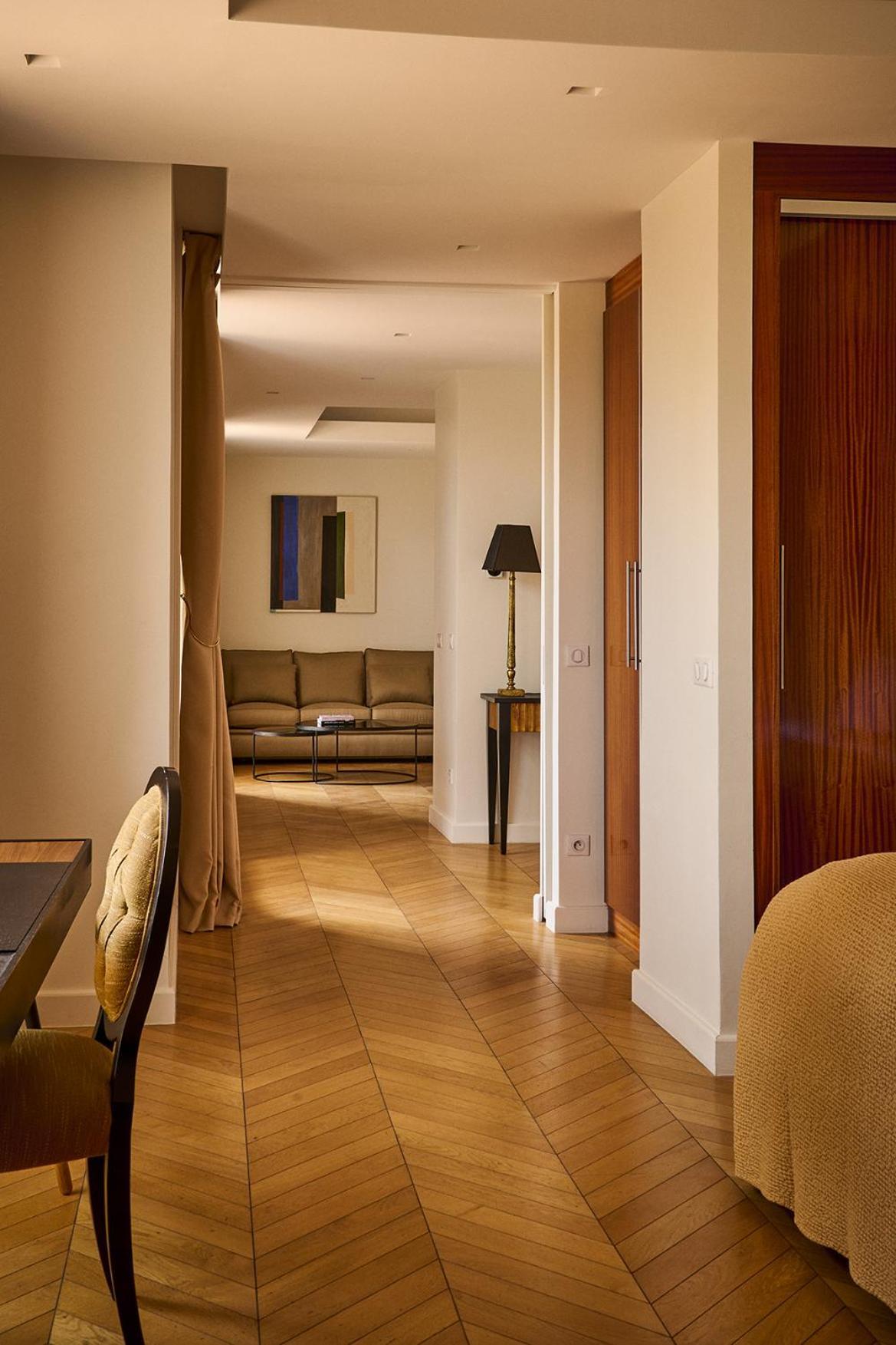 Suite,1638473987:JPEG